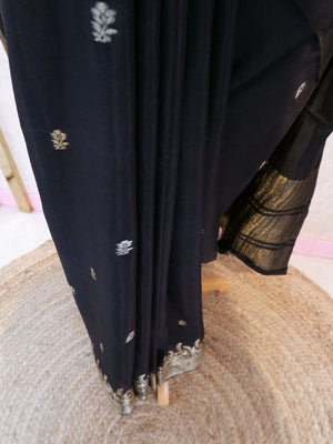 Elegant Handwoven Festive and Party Wear Saree Online