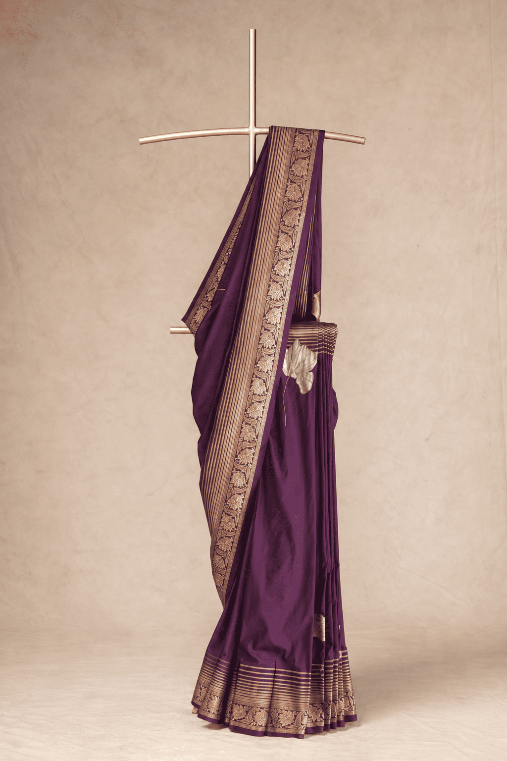 Blended Silk Saree with Flower Motif Purple