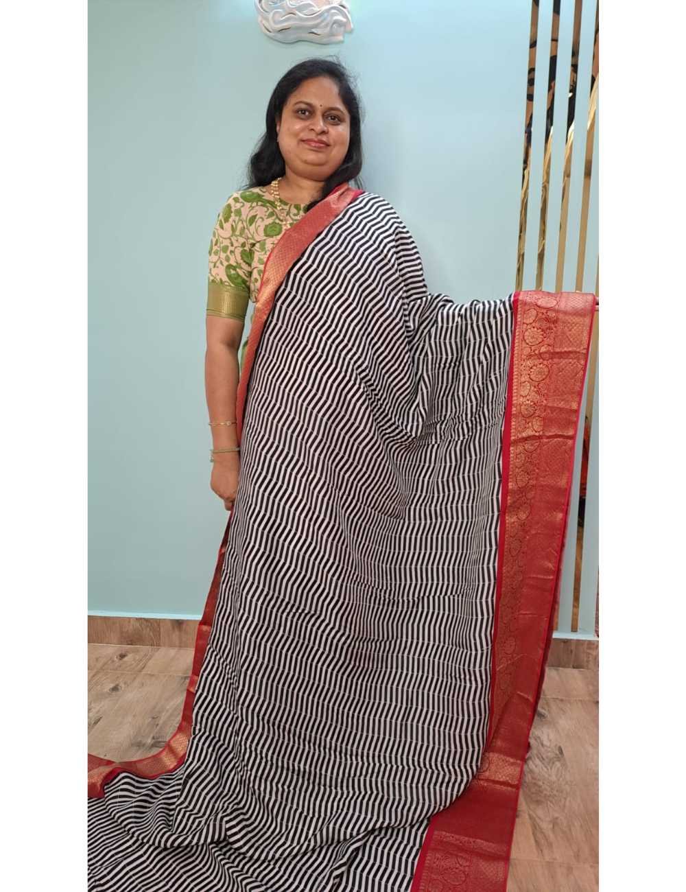 Dola Silk Saree With Red Border