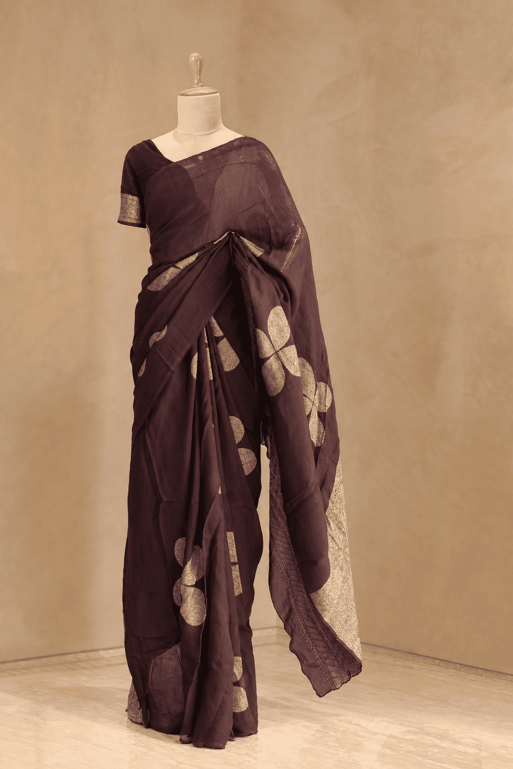 Elegant Embroidered Jute Silk Saree with Matching Border Blouse Piece