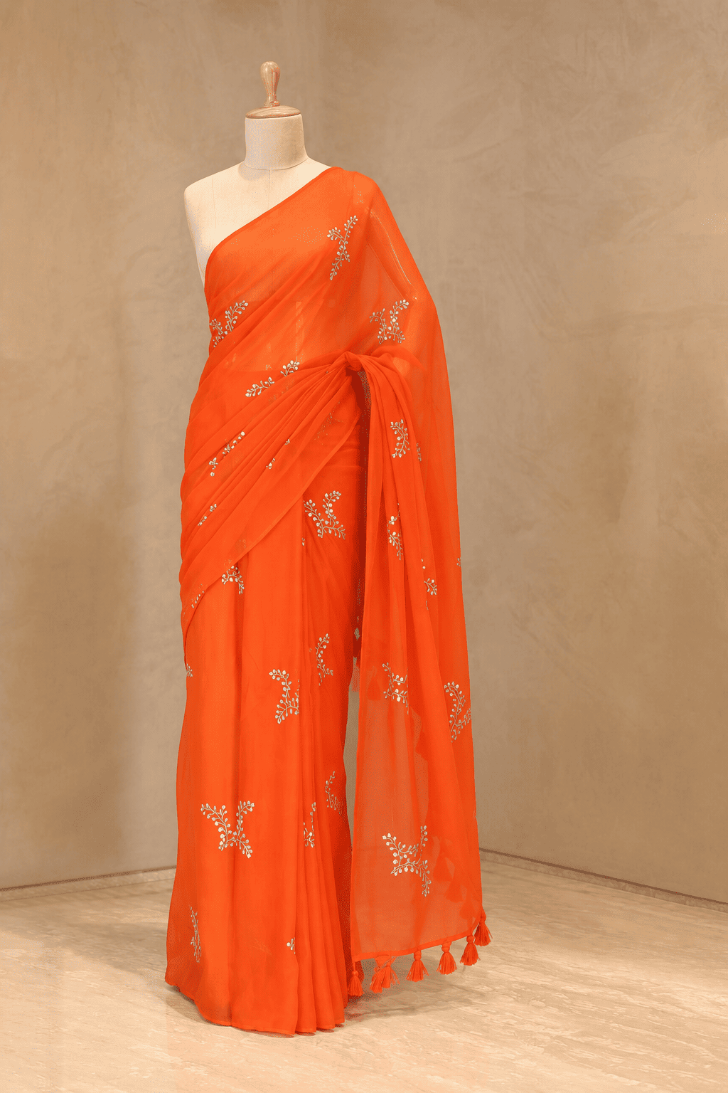 Elegant   Mul Cotton Saree with Embroidery Work & Contrast Blouse